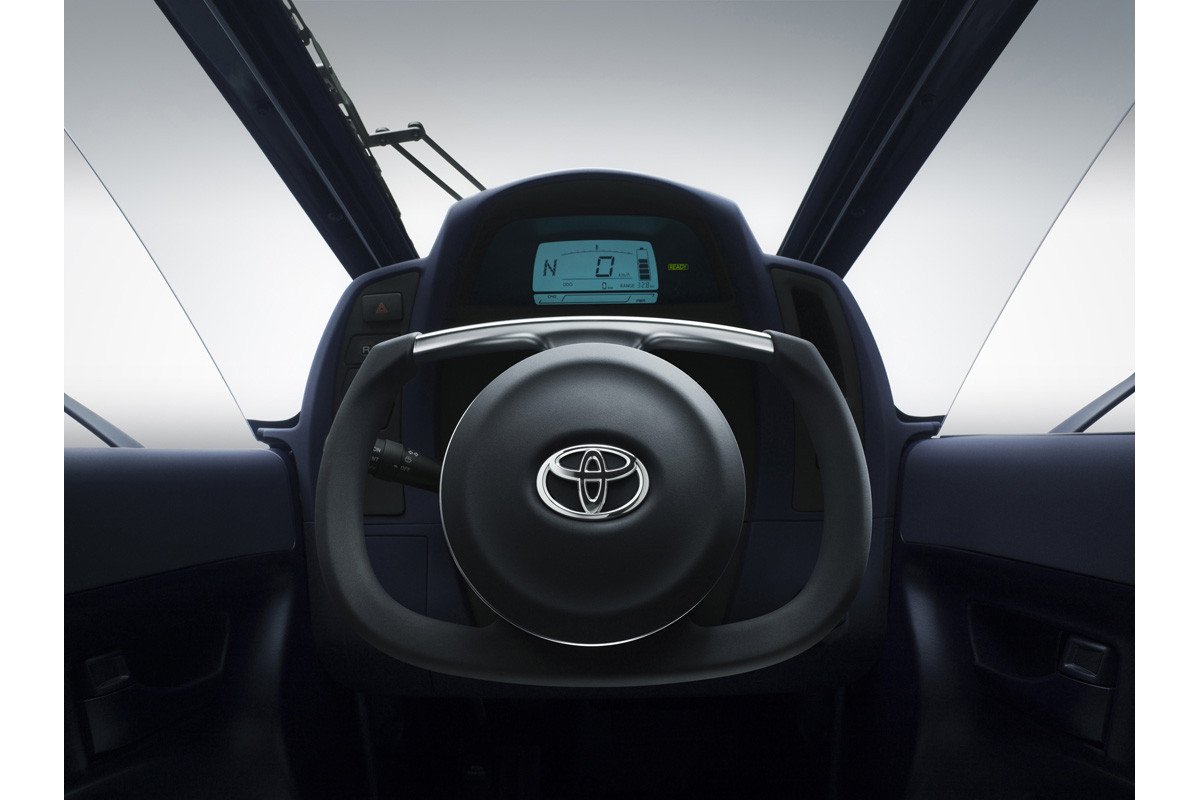 Toyota i-ROAD, el “Twizy” de Toyota, con tres ruedas