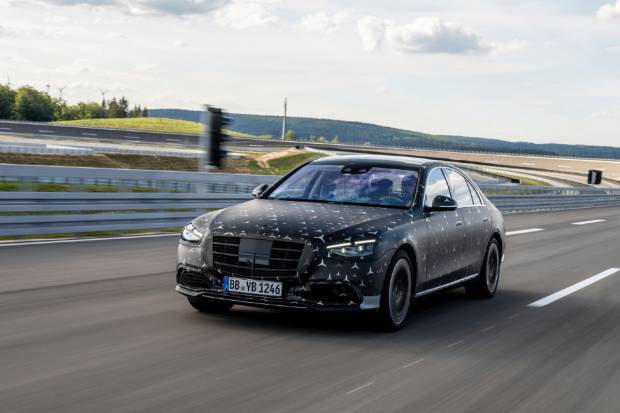 Mercedes Clase S: ruedas direccionales, detector de baches,...