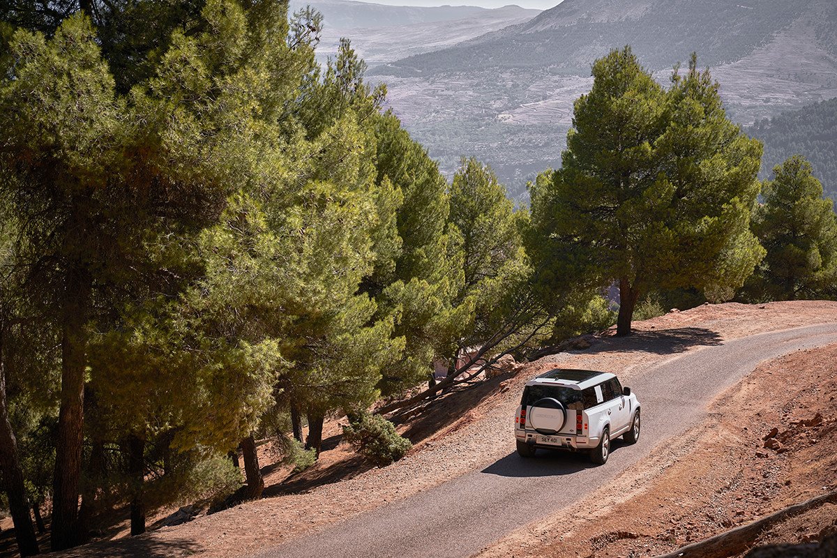Land Rover Defender 130 – Auto10