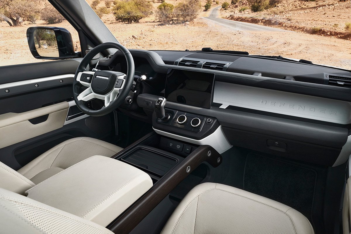 Land Rover Defender 130 – Auto10