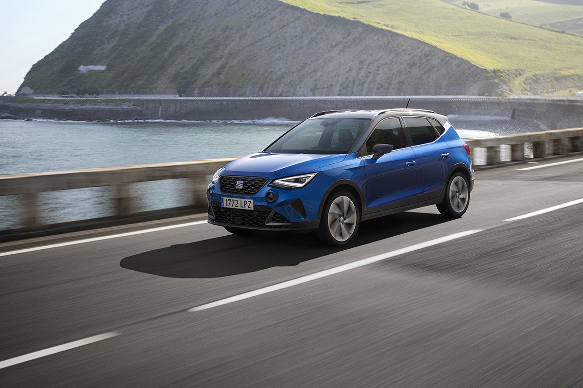 seat arona morro rodando carretera amplia fondo mar
