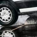 Conducir con lluvia: la importancia de llevar los neumáticos perfectos