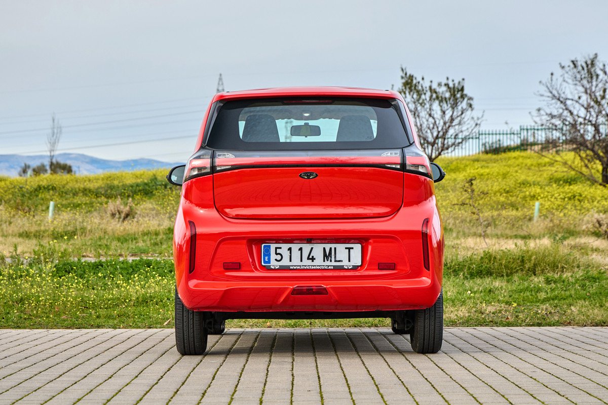 Invicta lanza dos cuatriciclos eléctricos, Pony y Pocco: precios, autonomía y prueba
