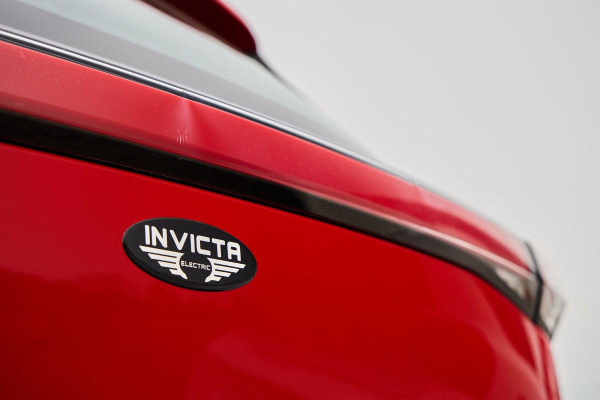 Invicta lanza dos cuatriciclos eléctricos, Pony y Pocco: precios, autonomía y prueba