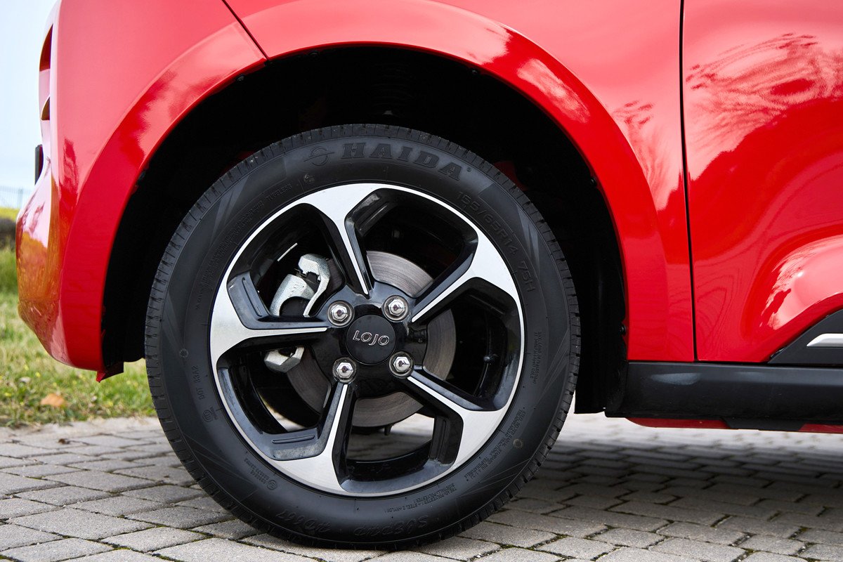 Invicta lanza dos cuatriciclos eléctricos, Pony y Pocco: precios, autonomía y prueba