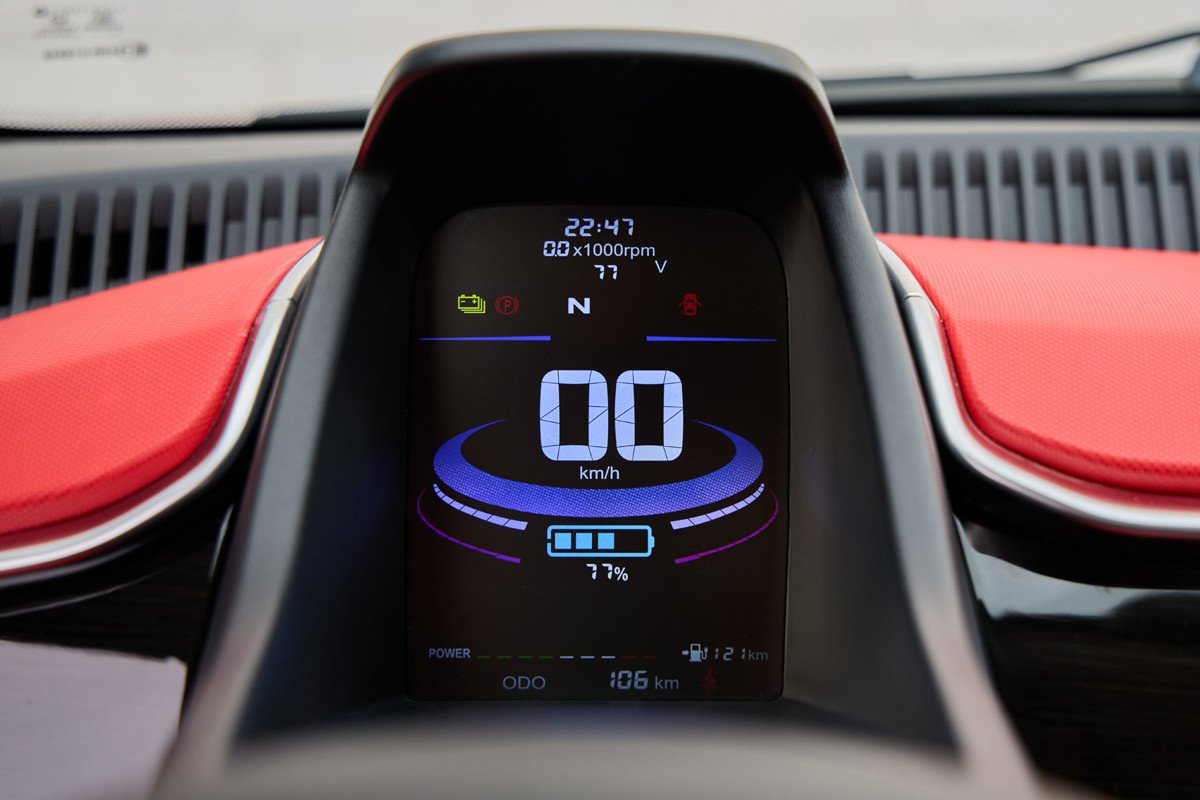 Invicta lanza dos cuatriciclos eléctricos, Pony y Pocco: precios, autonomía y prueba