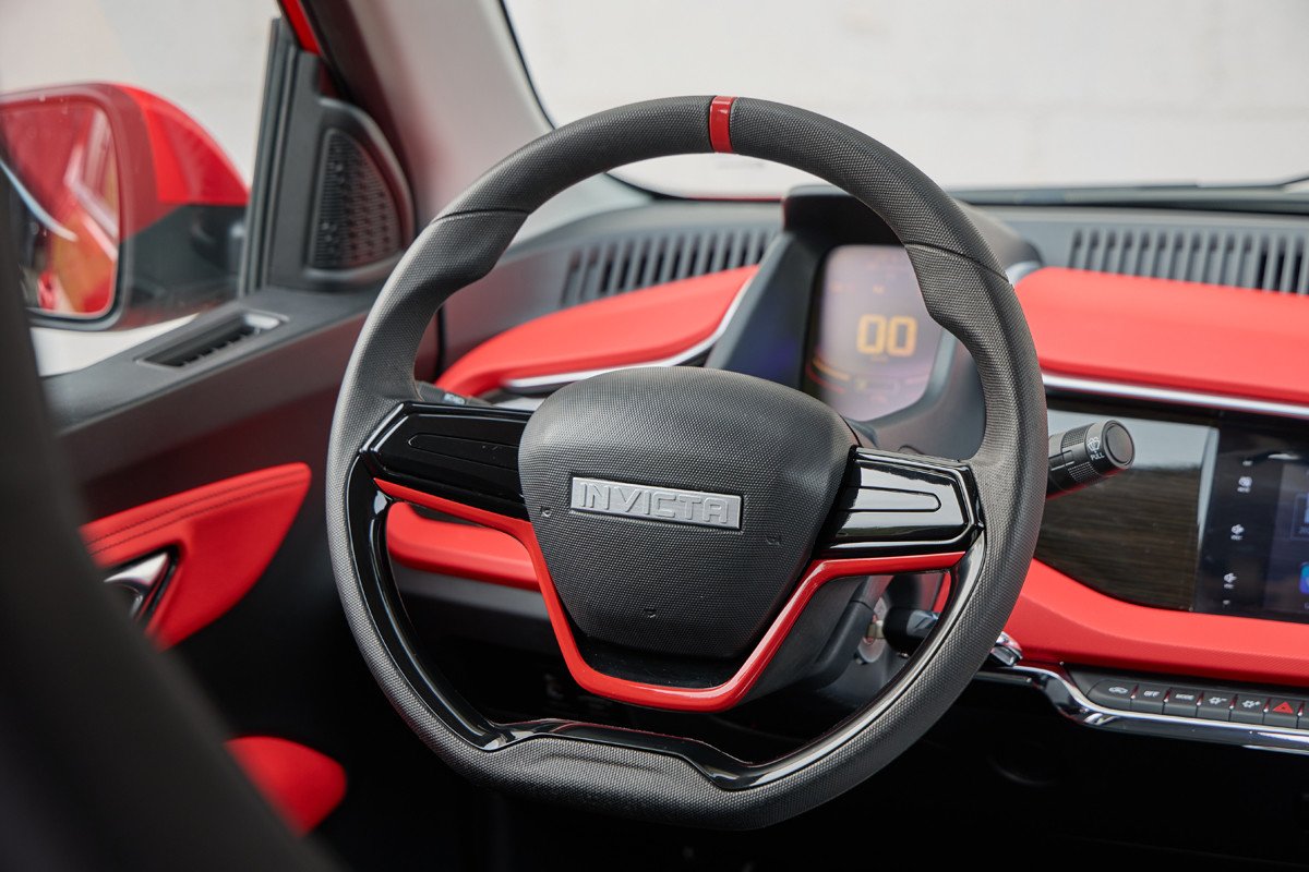 Invicta lanza dos cuatriciclos eléctricos, Pony y Pocco: precios, autonomía y prueba