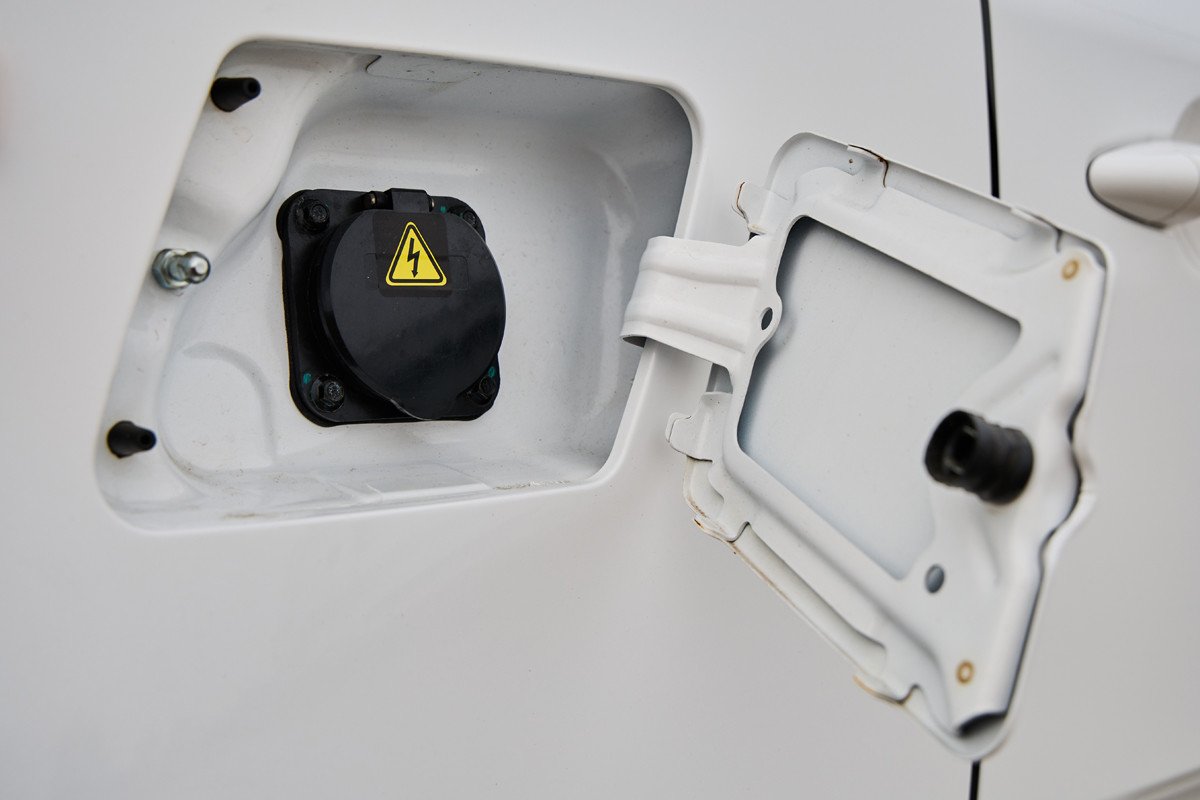 Invicta lanza dos cuatriciclos eléctricos, Pony y Pocco: precios, autonomía y prueba