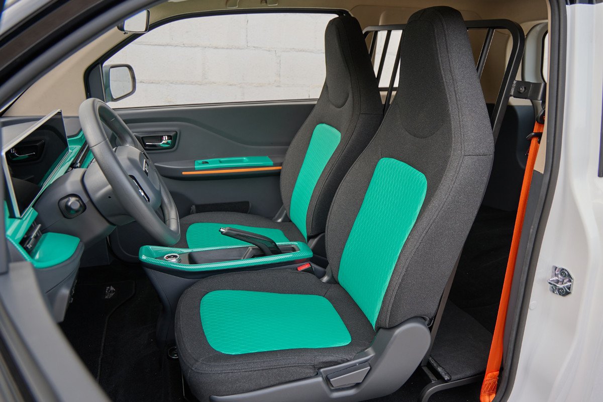 Invicta lanza dos cuatriciclos eléctricos, Pony y Pocco: precios, autonomía y prueba