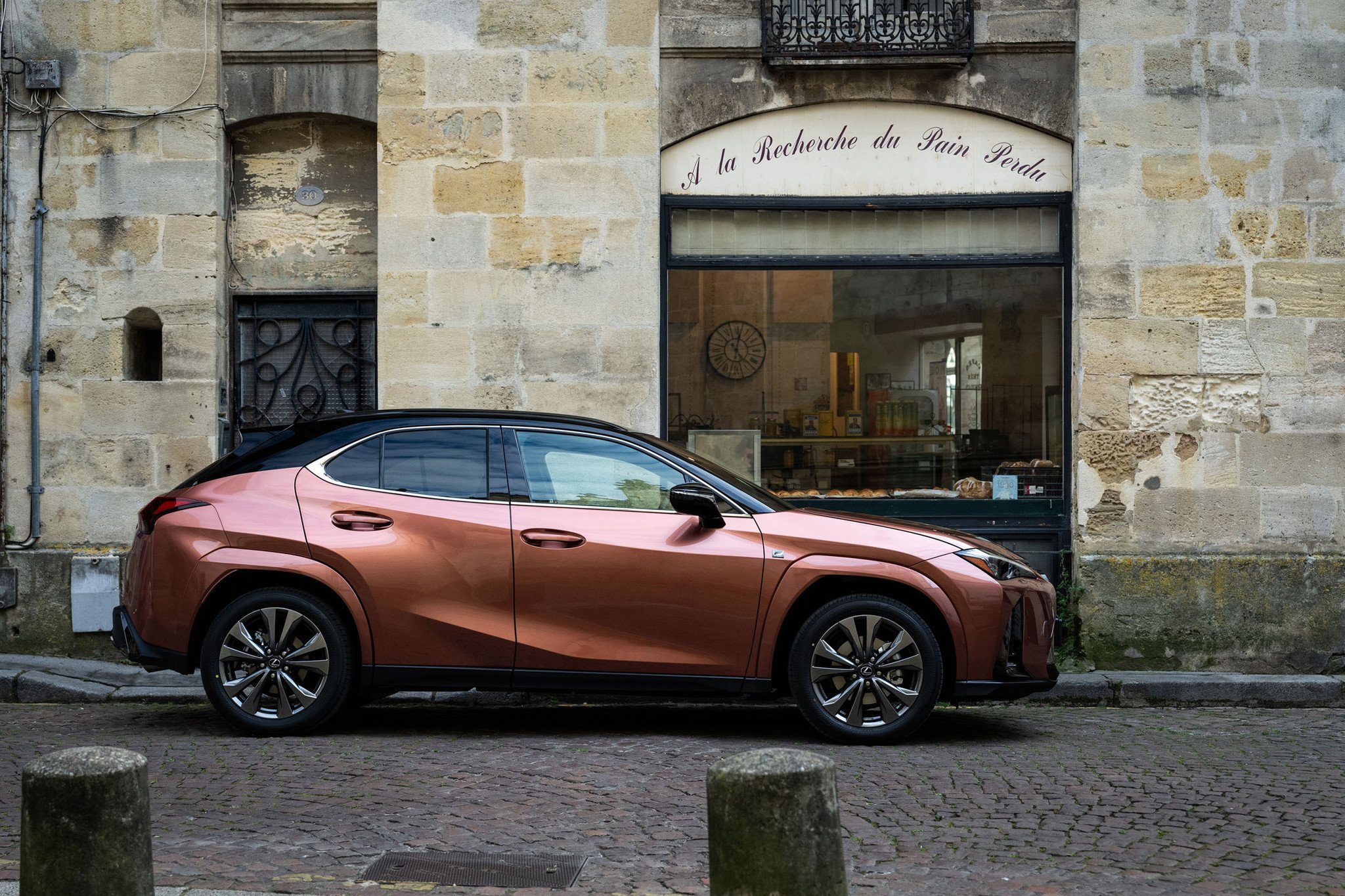 Lexus UX 300h (1)