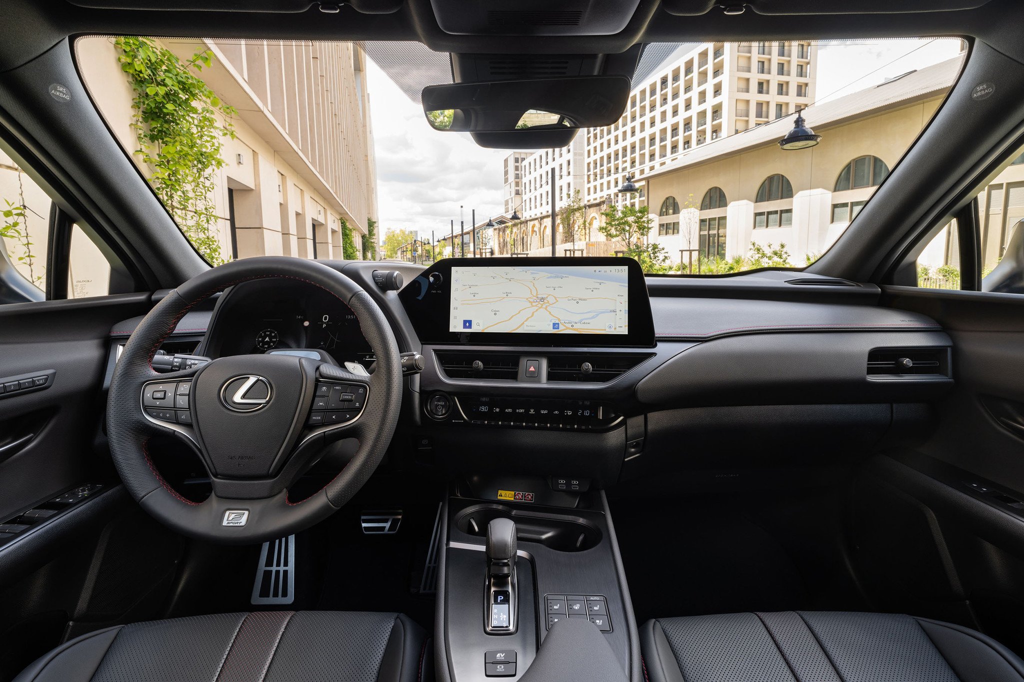 Lexus UX 300h (1)