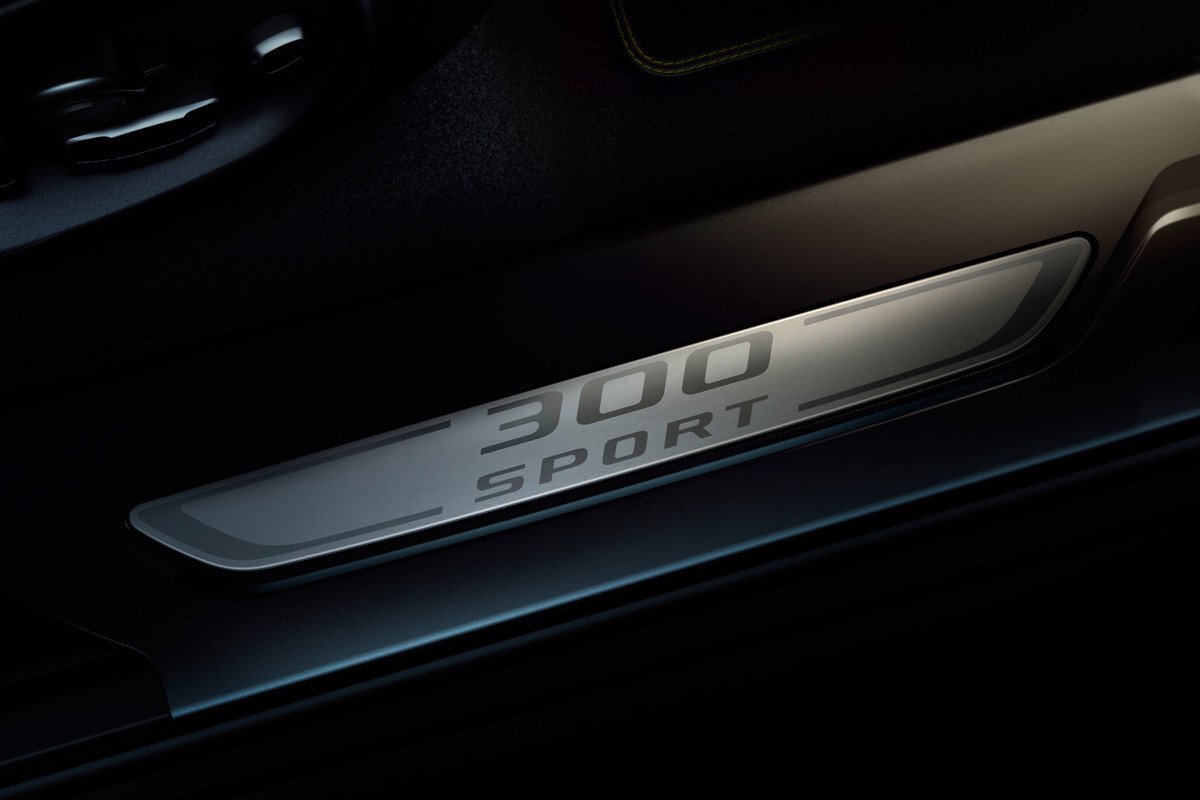 Nuevos equipamientos 300 Sport y Chequered Flag para el Jaguar F-PACE