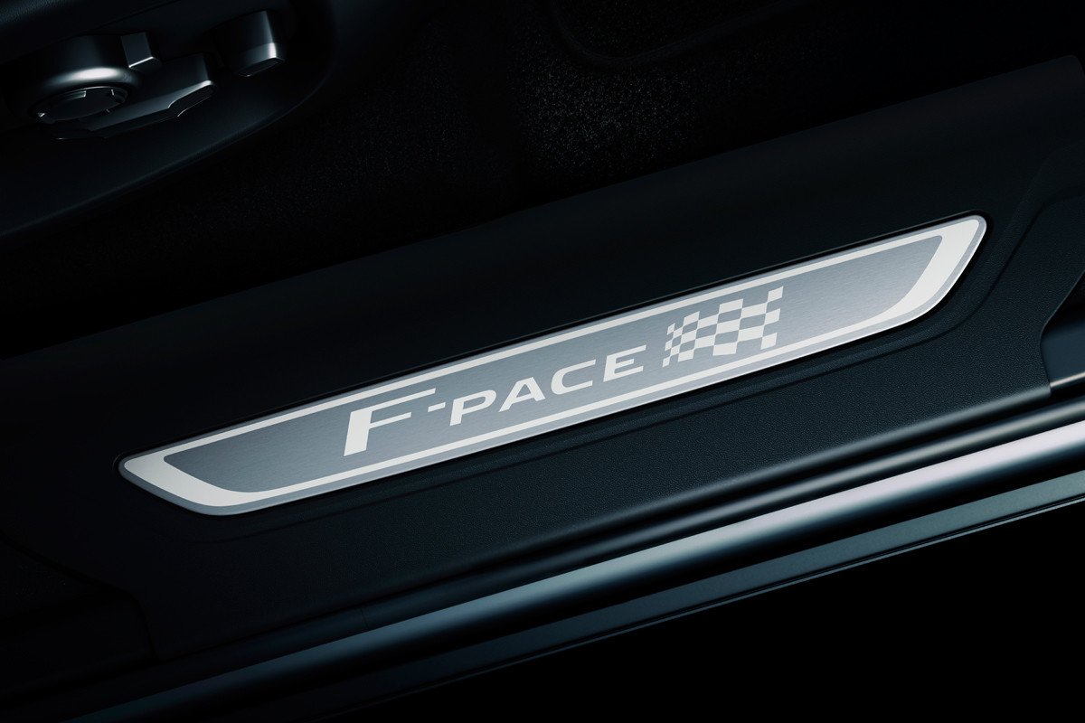 Nuevos equipamientos 300 Sport y Chequered Flag para el Jaguar F-PACE