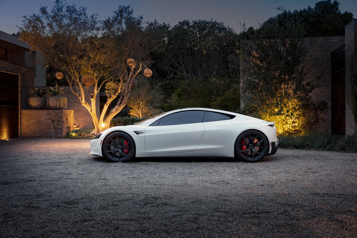 Tesla Roadster: promete 1.000 km de autonomía con una máxima de 400 km/h ¿te lo crees?