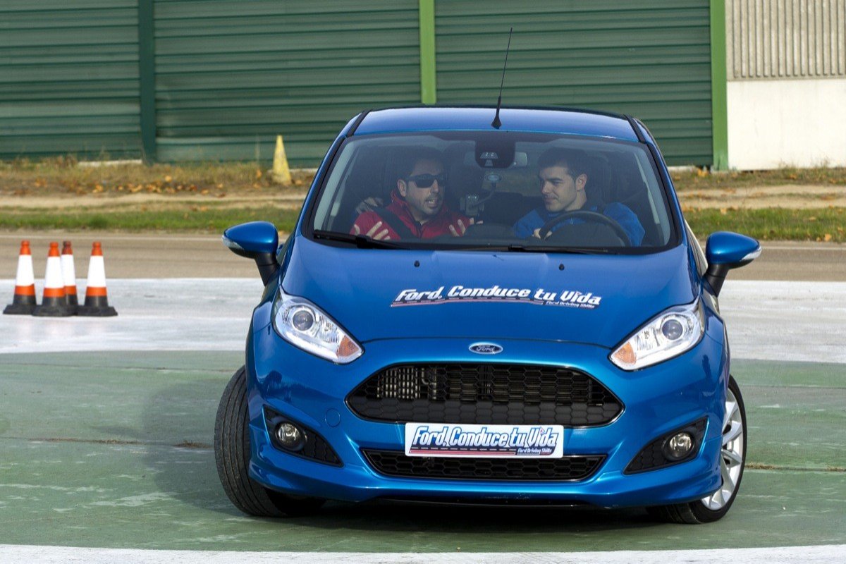 400 jóvenes son ahora conductores más seguros gracias a Ford