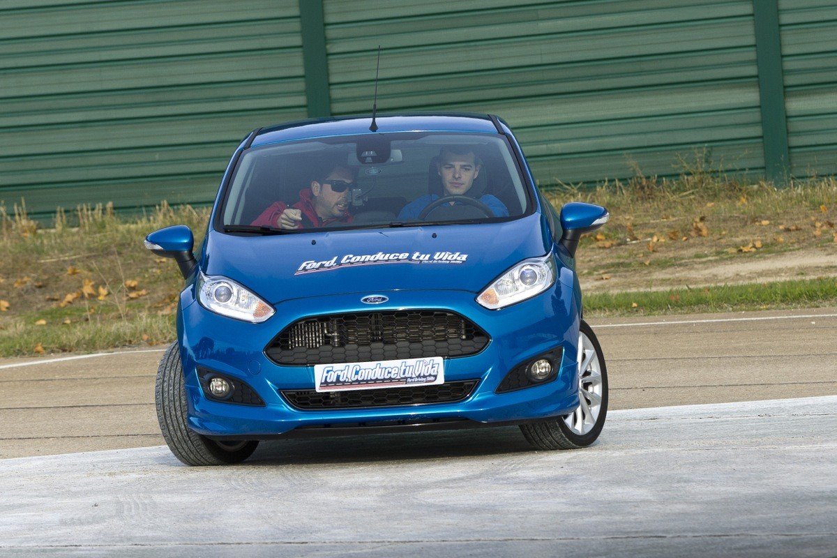 400 jóvenes son ahora conductores más seguros gracias a Ford