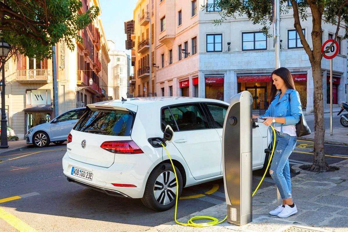 Fundación Mogy: Los fabricantes de coches son los que impulsan la electrificación 