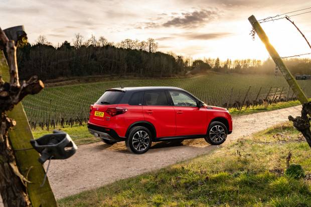 Descubre el Suzuki Vitara: SUV con etiqueta ECO y grandes condiciones fuera del asfalto