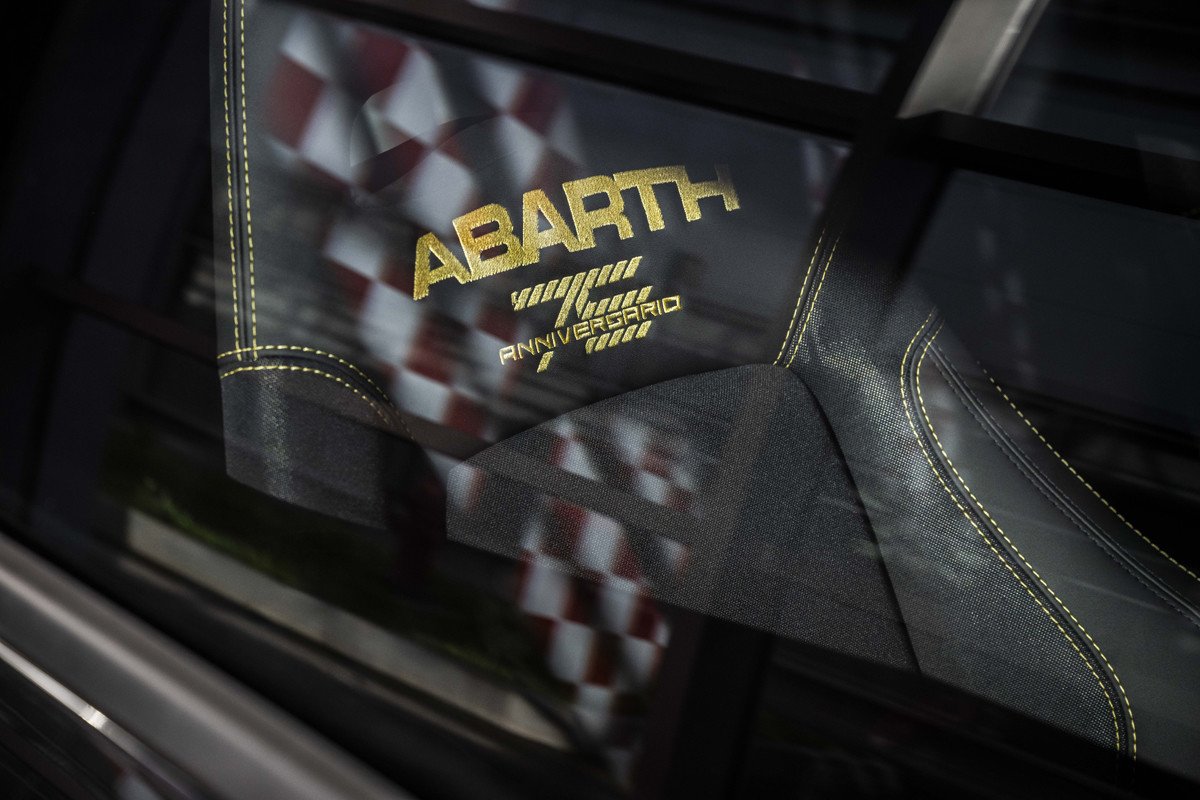 Abarth 695 75 anniversario