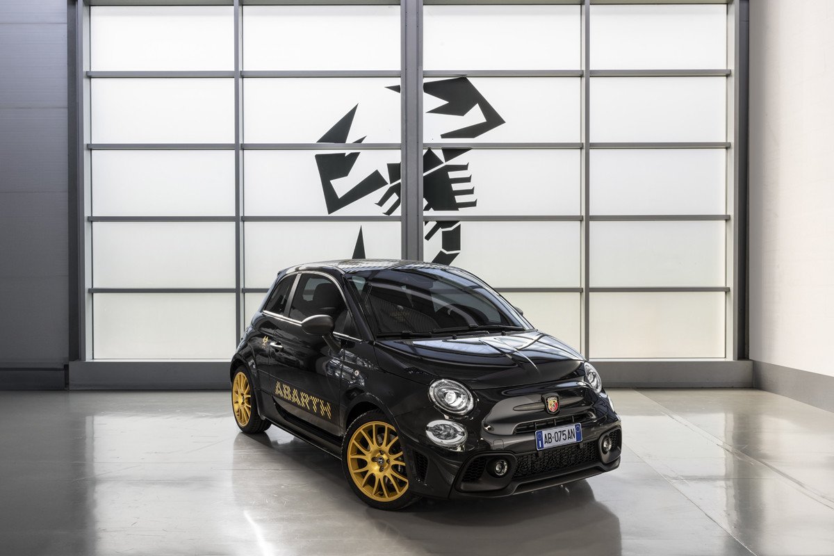 Abarth 695 75 Anniversario: una edición limitada que huele a despedida de la gasolina