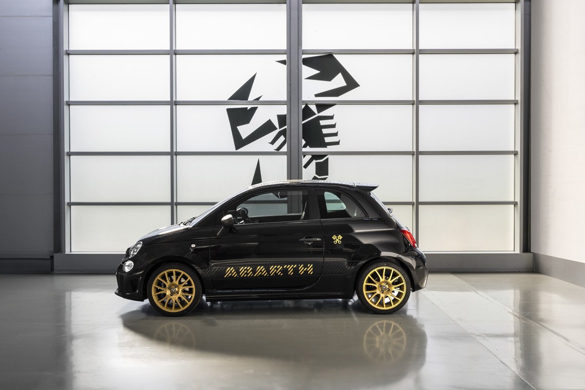 Abarth 695 75 Anniversario: una edición limitada que huele a despedida de la gasolina