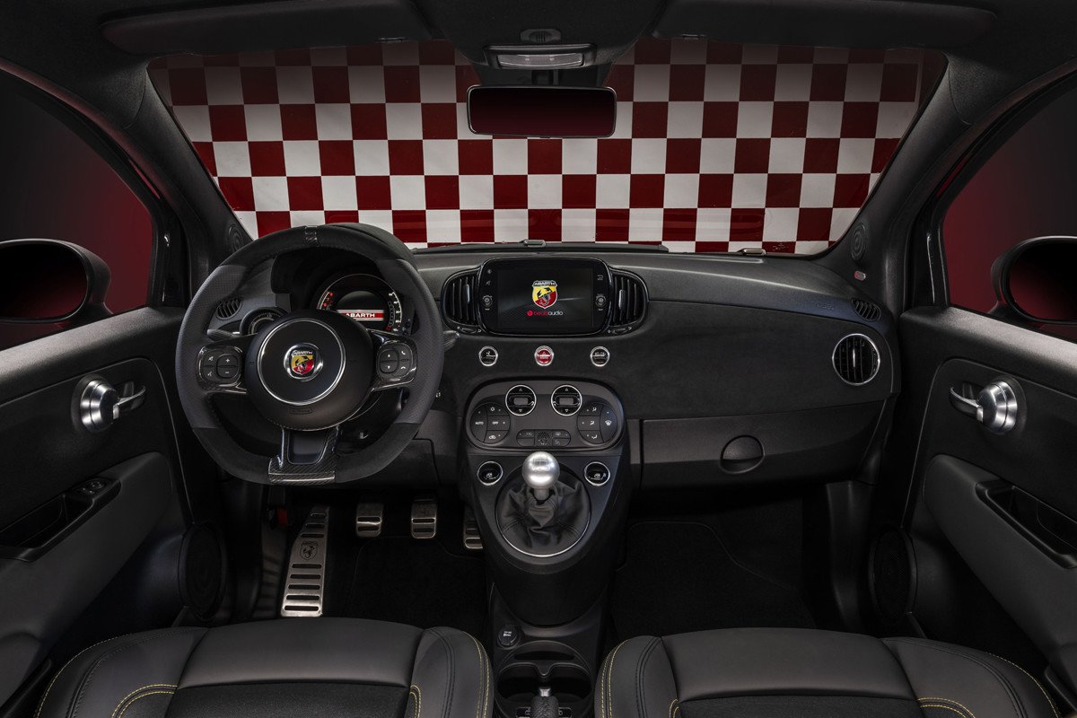 Abarth 695 75 Anniversario: una edición limitada que huele a despedida de la gasolina