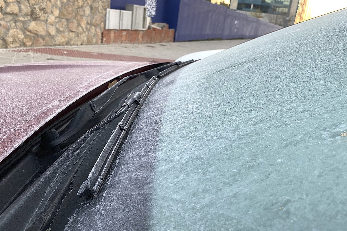 4 maneras 100% seguras de evitar el hielo en el parabrisas de tu coche