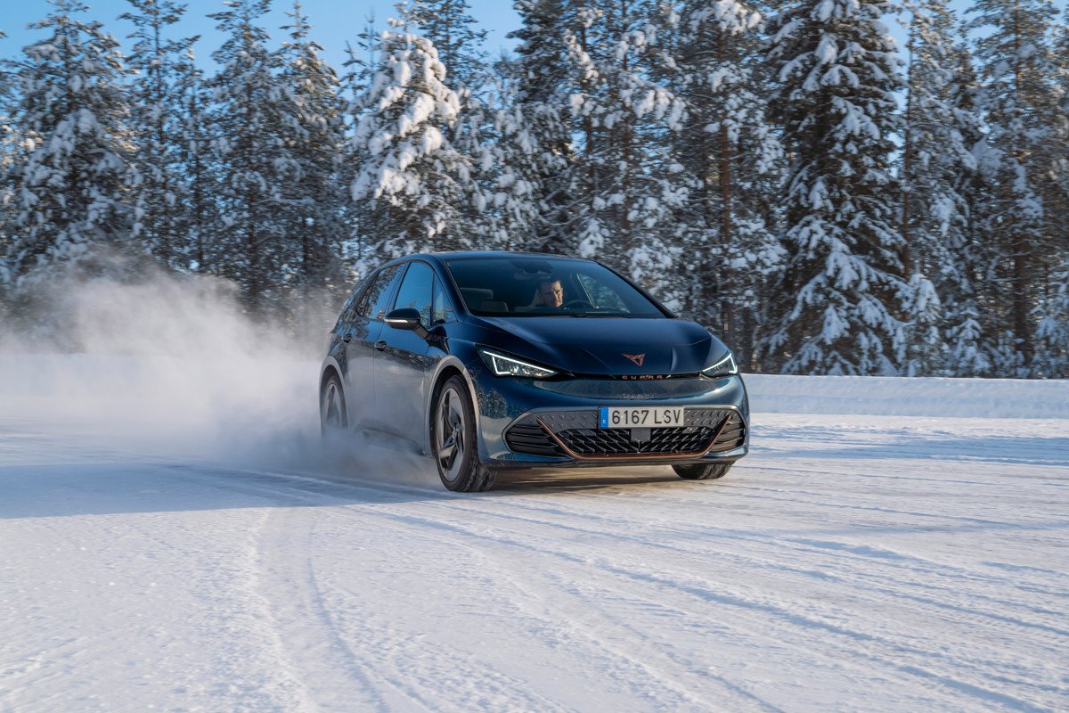 CUPRA Born con e-boost ya a la venta: te contamos lo que le hace especial y su precio