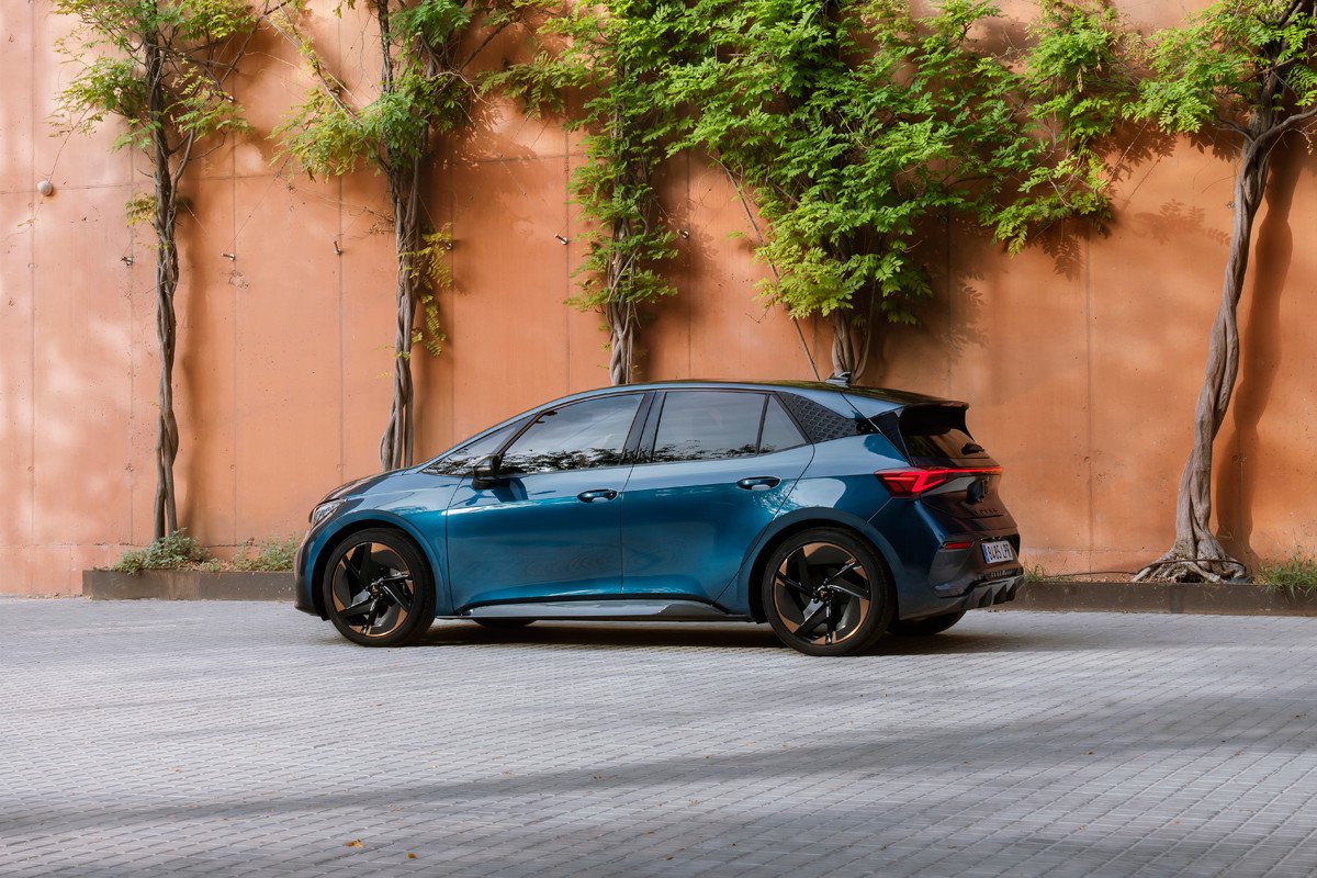 CUPRA Born con e-boost ya a la venta: te contamos lo que le hace especial y su precio