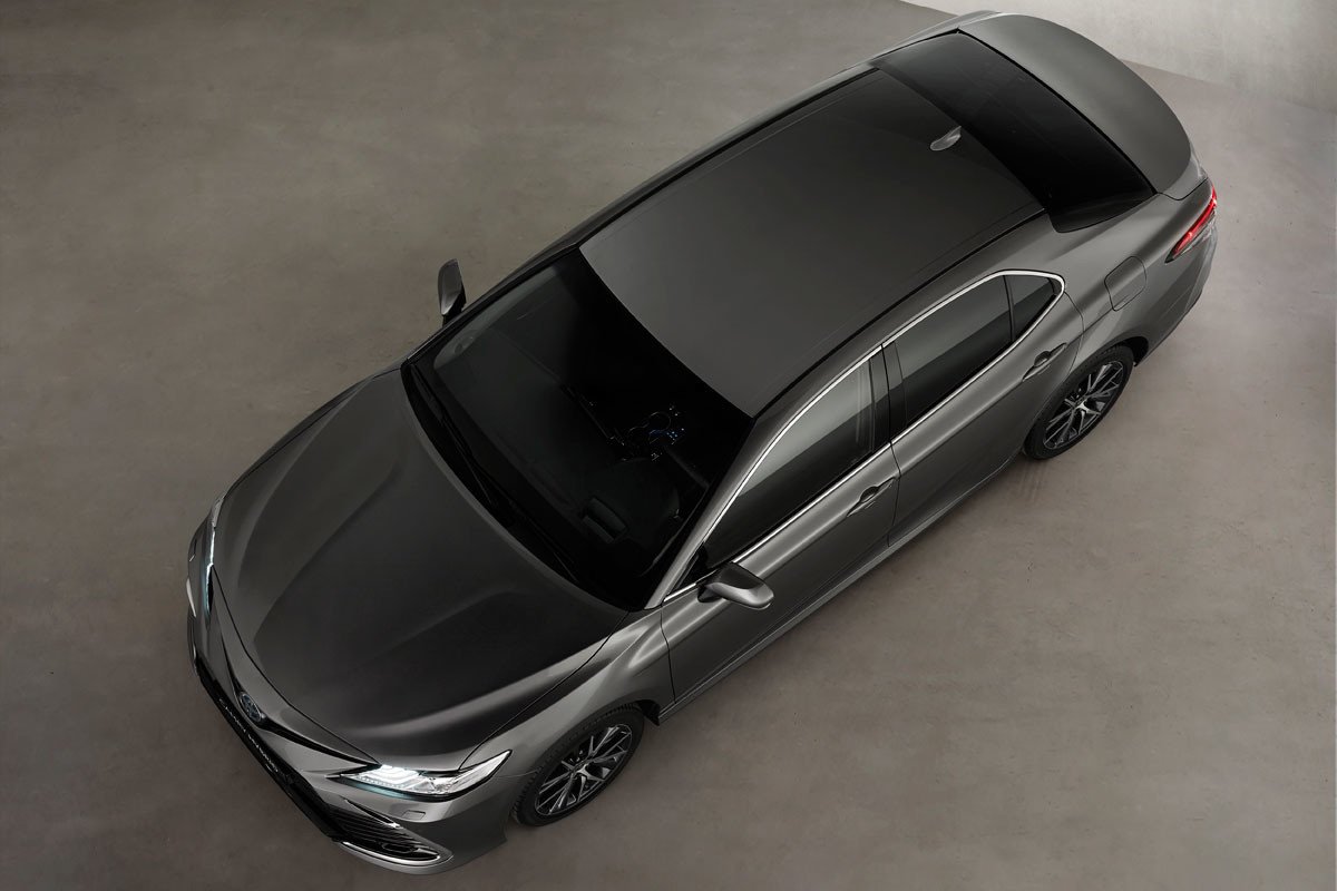 Nuevo Toyota Camry: retoques estéticos y el mismo motor híbrido