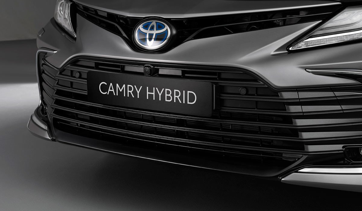 Nuevo Toyota Camry: retoques estéticos y el mismo motor híbrido