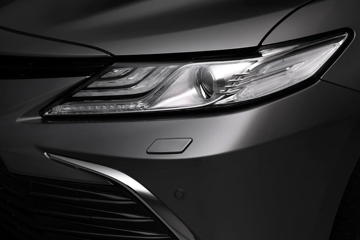 Nuevo Toyota Camry: retoques estéticos y el mismo motor híbrido