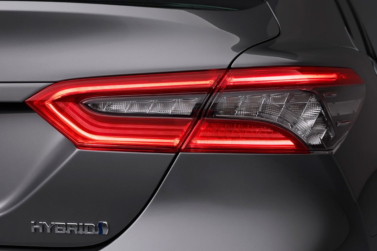 Nuevo Toyota Camry: retoques estéticos y el mismo motor híbrido