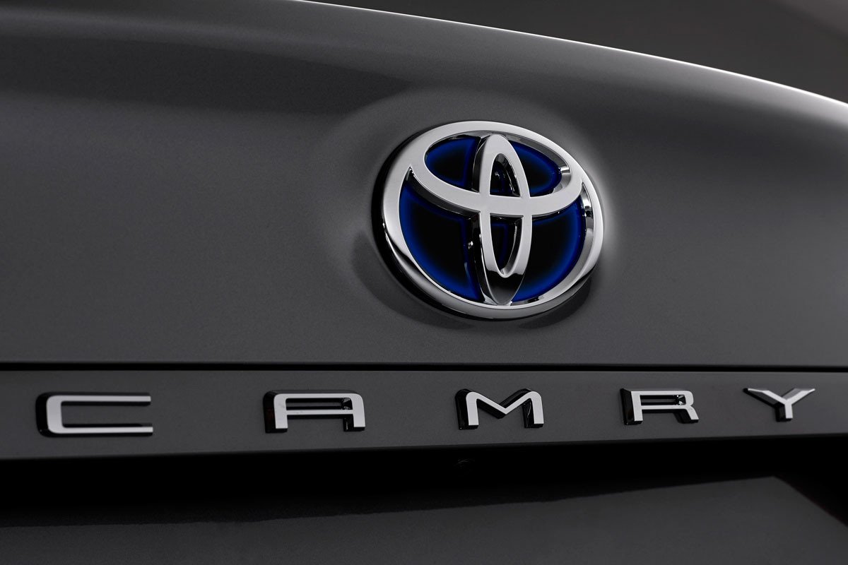 Nuevo Toyota Camry: retoques estéticos y el mismo motor híbrido