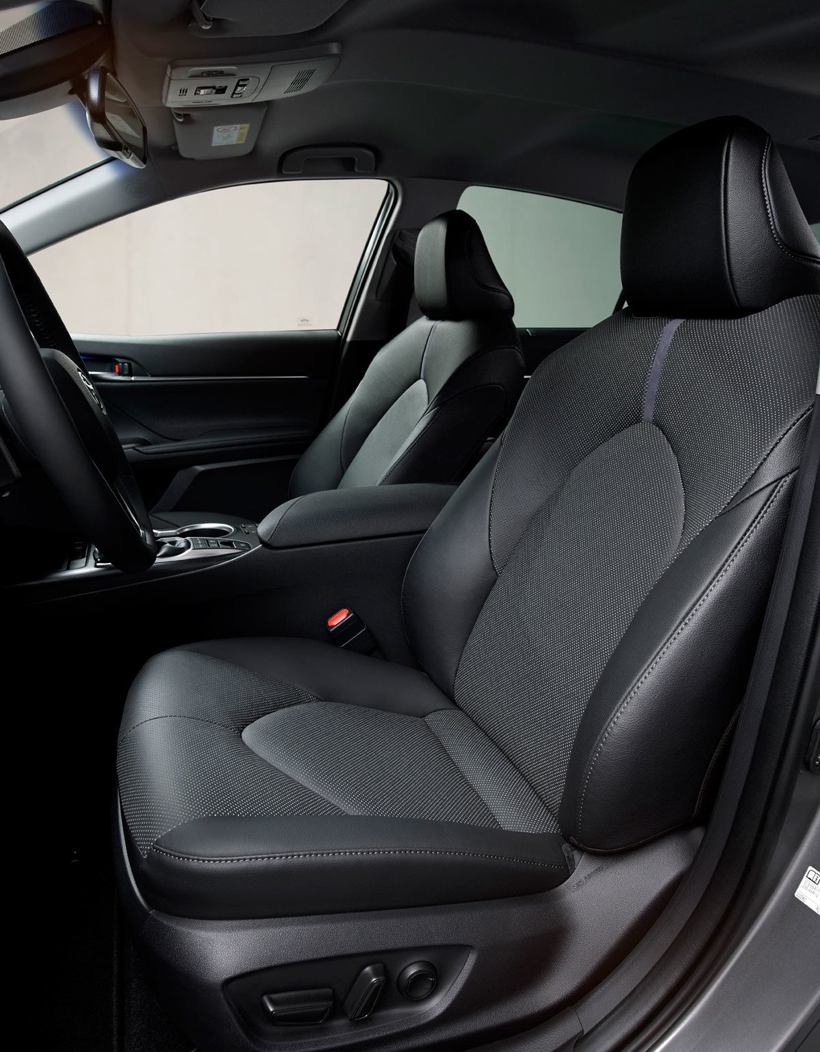 Nuevo Toyota Camry: retoques estéticos y el mismo motor híbrido