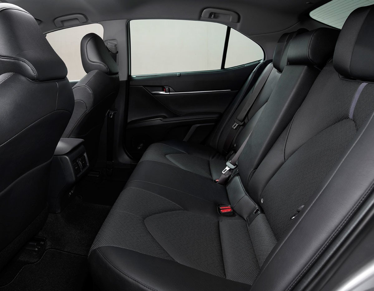 Nuevo Toyota Camry: retoques estéticos y el mismo motor híbrido