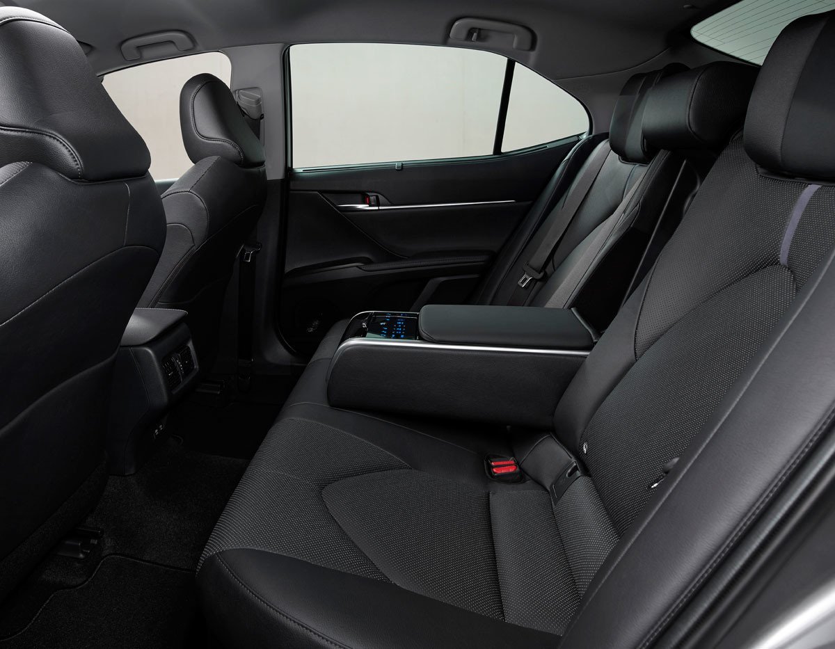 Nuevo Toyota Camry: retoques estéticos y el mismo motor híbrido