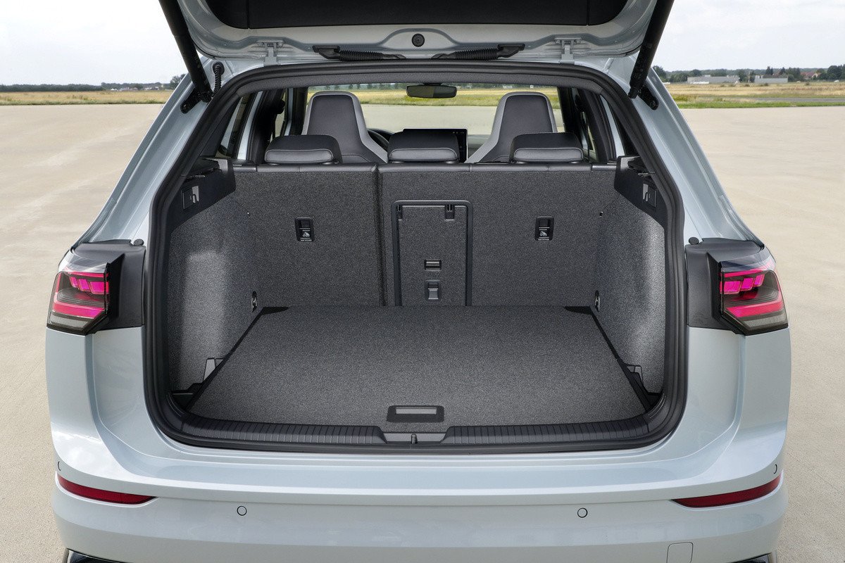 Dos coches diésel para viajar cargados en vacaciones (uno ECO)