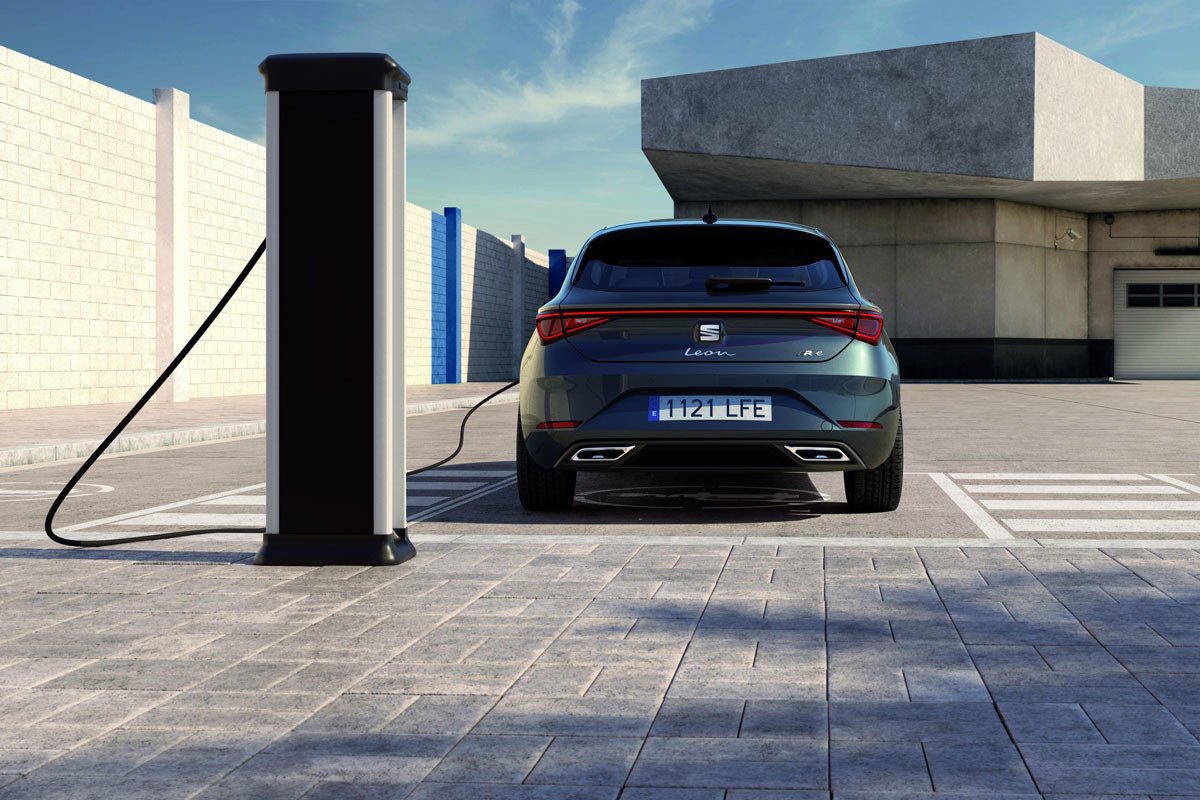 SEAT León e-HYBRID: el primer híbrido enchufable desde 34.000 euros