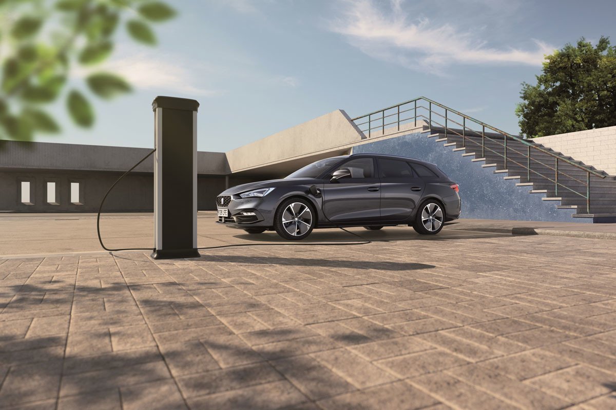 SEAT León e-HYBRID: el primer híbrido enchufable desde 34.000 euros
