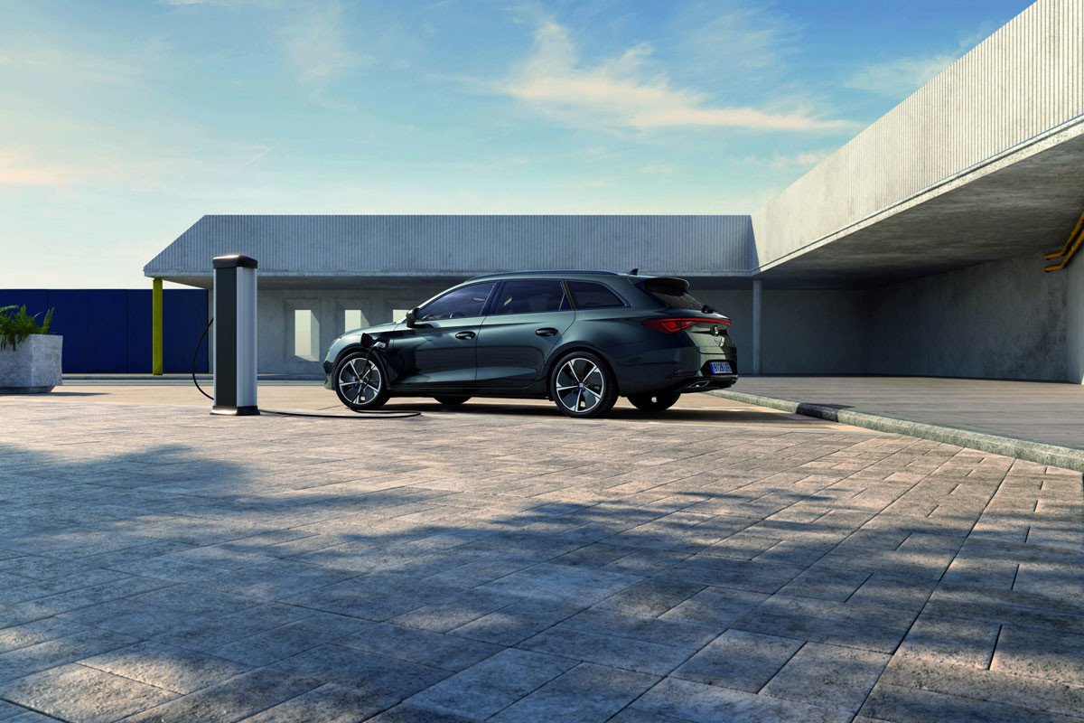 SEAT León e-HYBRID: el primer híbrido enchufable desde 34.000 euros
