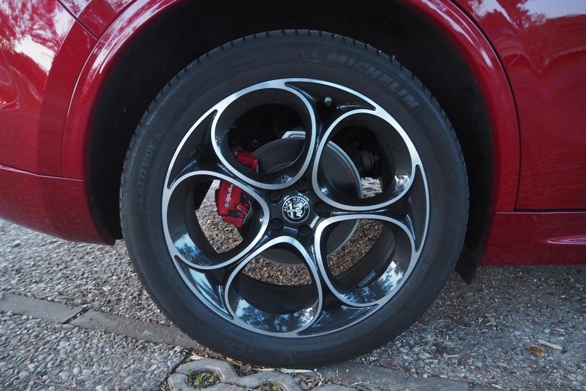 Comparativa y opinión del Alfa Romeo Stelvio Veloce: ¿es mejor el diésel o el gasolina?