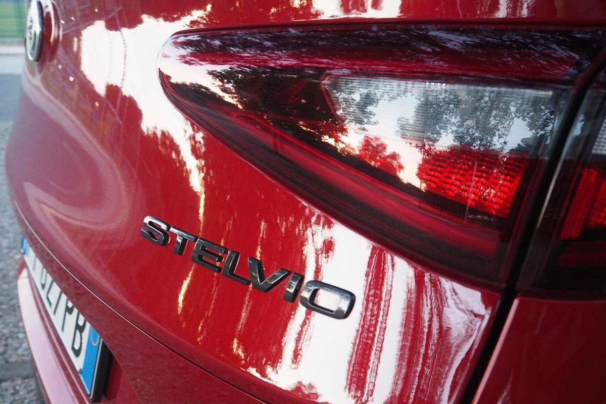 Comparativa y opinión del Alfa Romeo Stelvio Veloce: ¿es mejor el diésel o el gasolina?