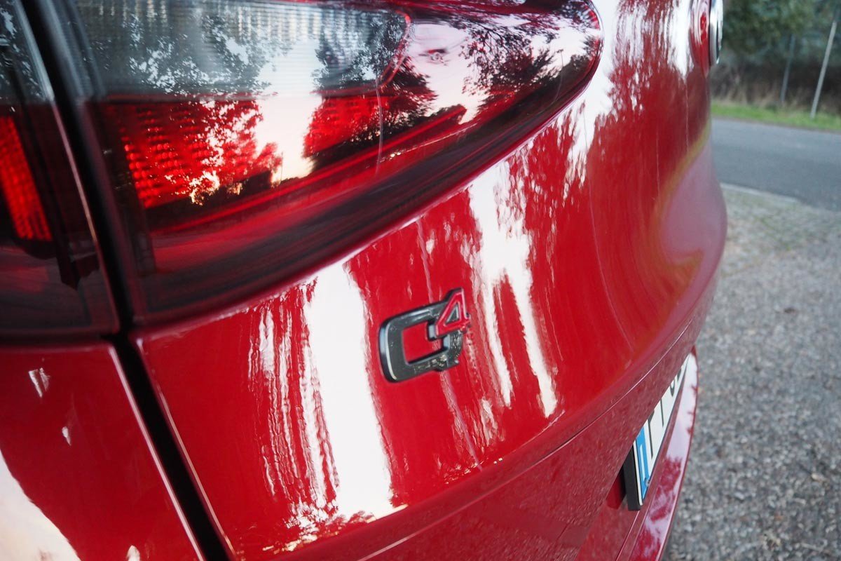 Comparativa y opinión del Alfa Romeo Stelvio Veloce: ¿es mejor el diésel o el gasolina?