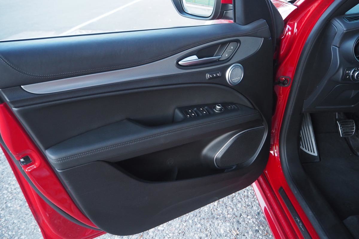 Comparativa y opinión del Alfa Romeo Stelvio Veloce: ¿es mejor el diésel o el gasolina?