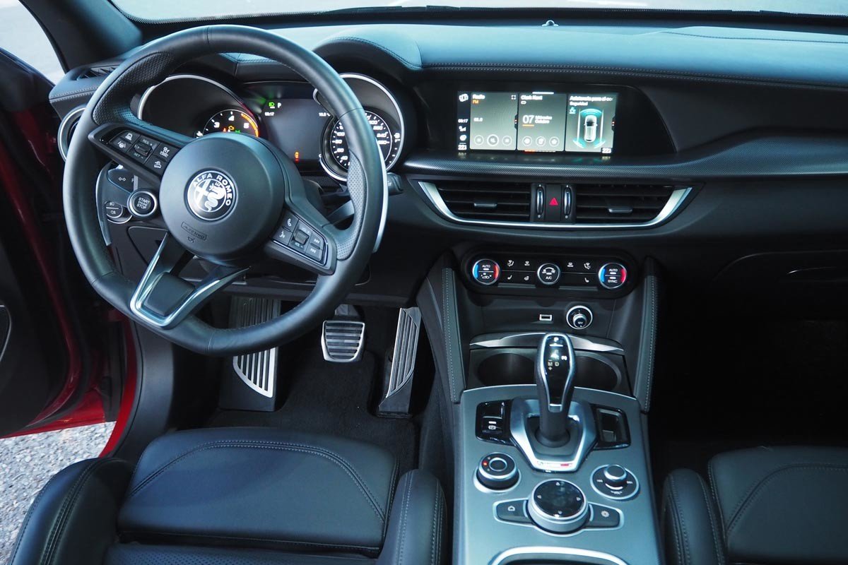 Comparativa y opinión del Alfa Romeo Stelvio Veloce: ¿es mejor el diésel o el gasolina?