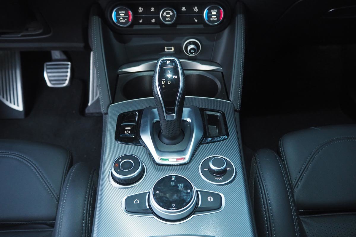 Comparativa y opinión del Alfa Romeo Stelvio Veloce: ¿es mejor el diésel o el gasolina?