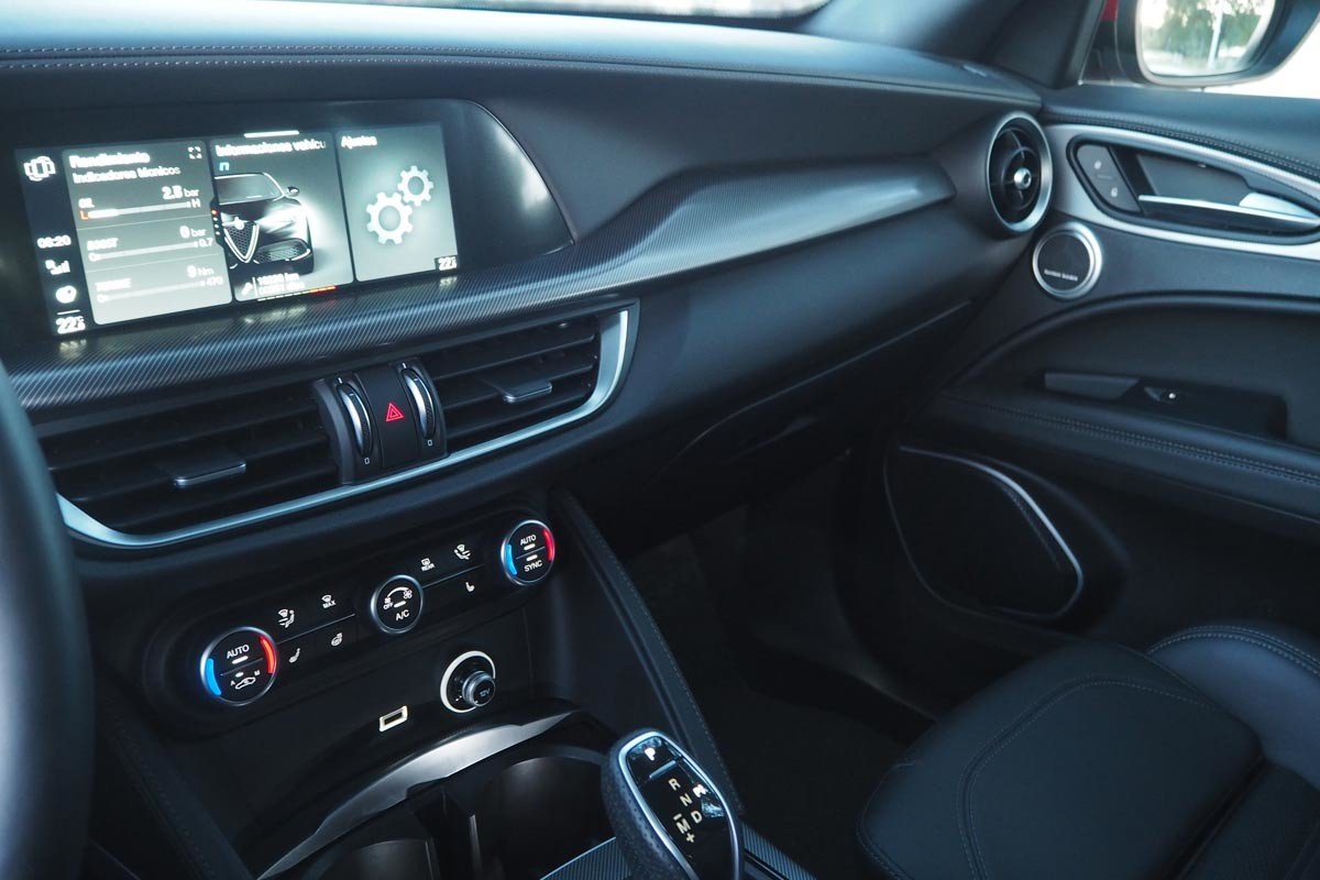 Comparativa y opinión del Alfa Romeo Stelvio Veloce: ¿es mejor el diésel o el gasolina?
