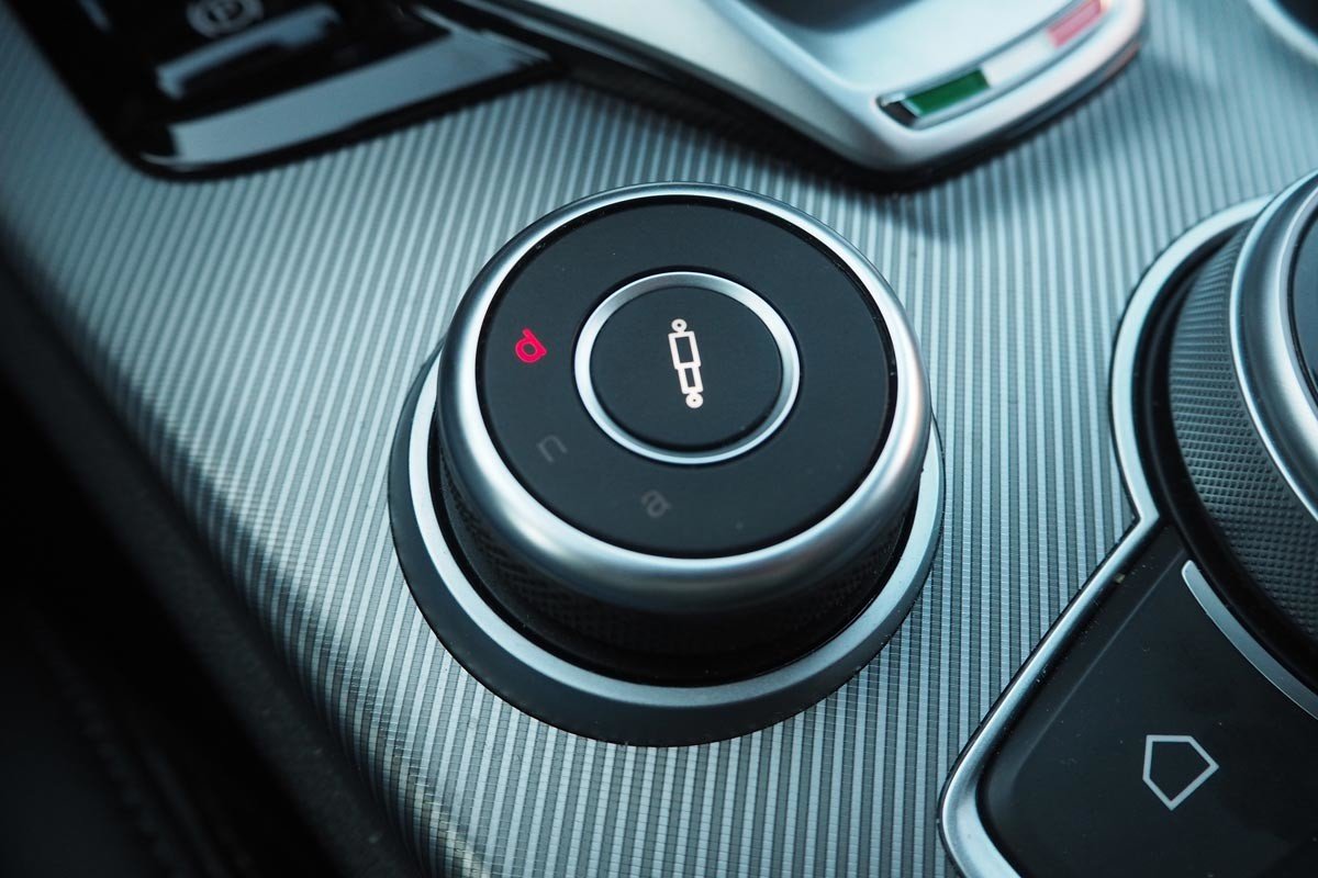 Comparativa y opinión del Alfa Romeo Stelvio Veloce: ¿es mejor el diésel o el gasolina?