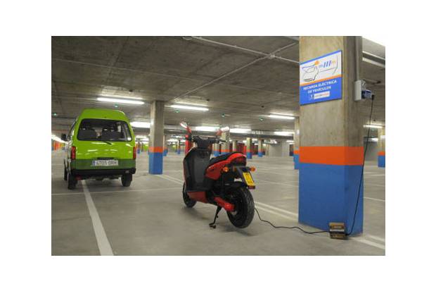 Recarga tu coche eléctrico mientras compras en El Corte Inglés